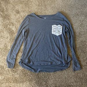 Long-sleeve shirt with lace pocket